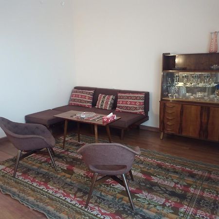 Spacious One Bedroom Apartment In The City Centre 耶烈万 外观 照片