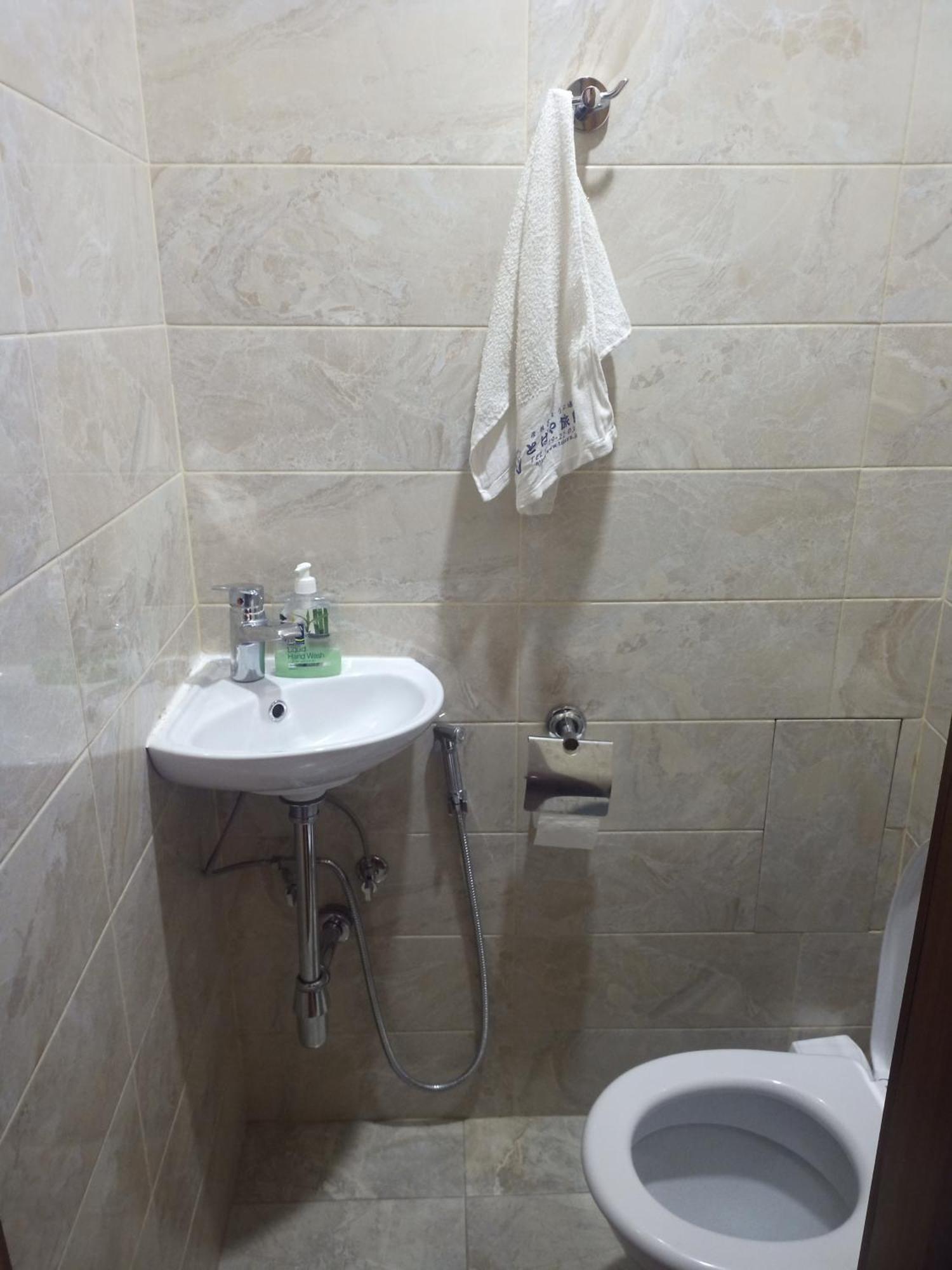 Spacious One Bedroom Apartment In The City Centre 耶烈万 外观 照片